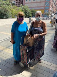 במקבץ דיור בבת ים לחיות בכבוד נמצאים פעם בשבוע ופוגשים אותם